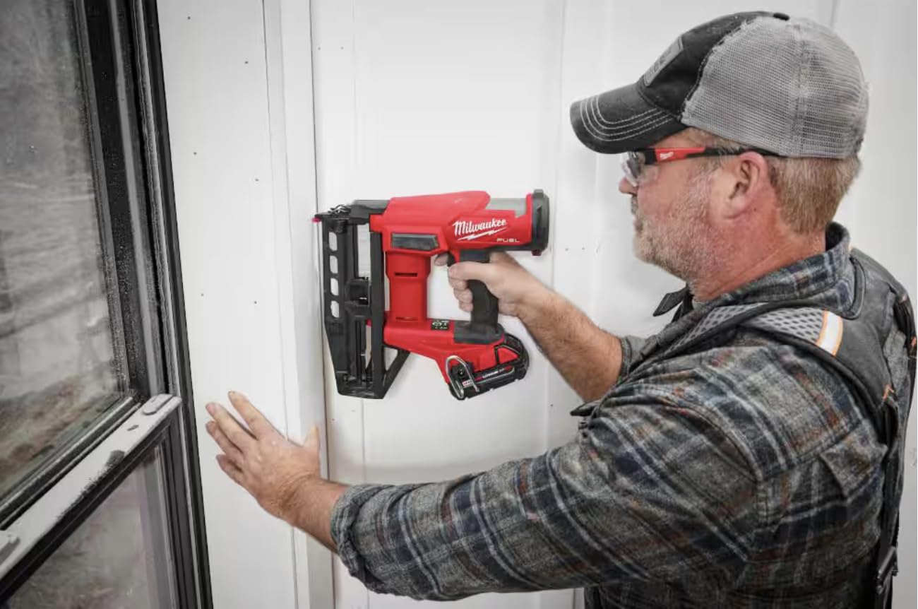 Milwaukee 3020-20 M18 FUEL 18-Volt Lithium-Ion Brushless Cordless Gen ll 16-Gauge Straight Finish Nailer (Tool Only)