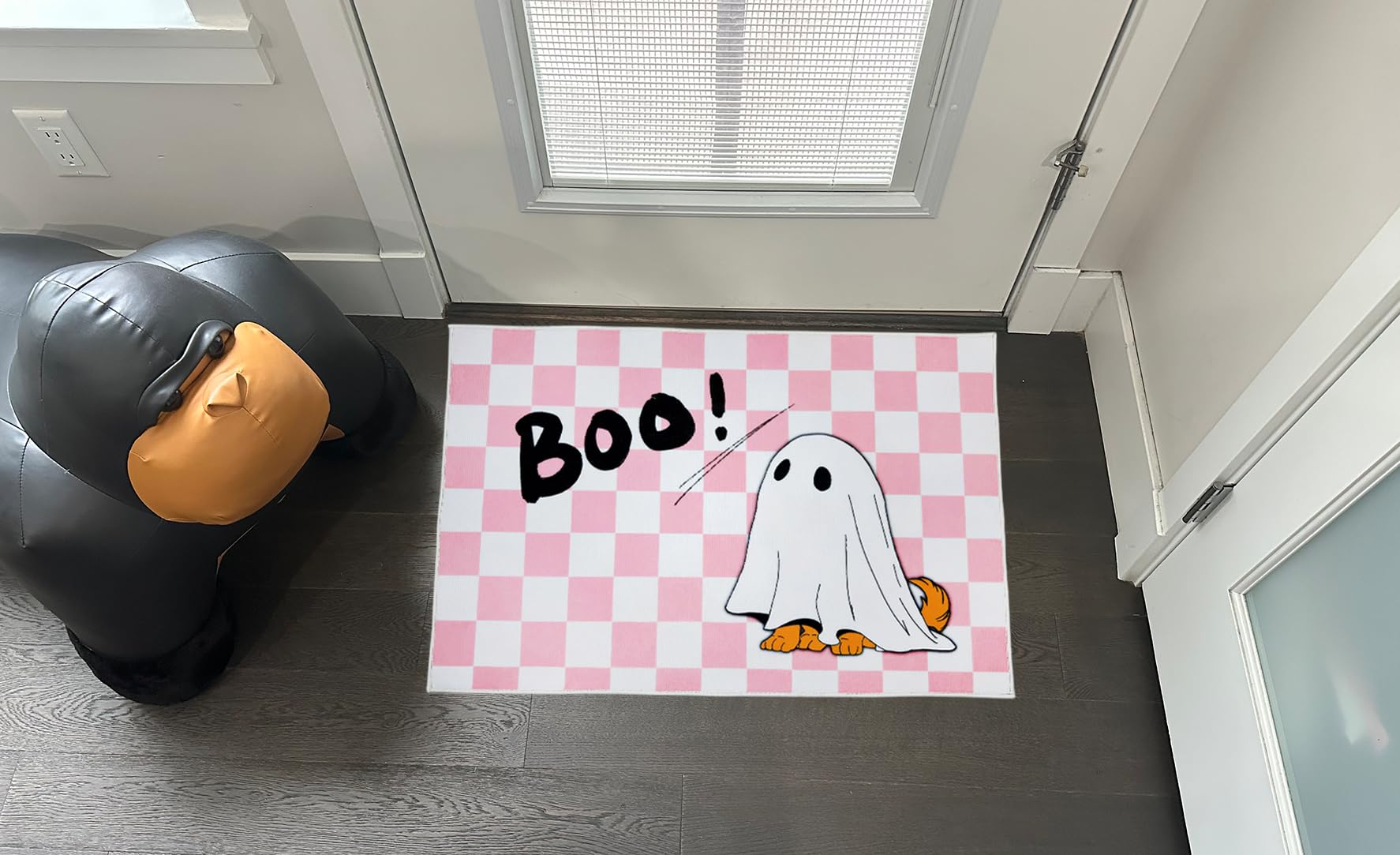 Twelve Studio Halloween Boo Doormat, Cute Spooky Ghost Dog Indoor Outdoor Welcome Mat, Washable Anti-Slip Rug for Entrance Kitchen Bathroom Halloween Decoration, 2’x3' Pink White Checkerboard