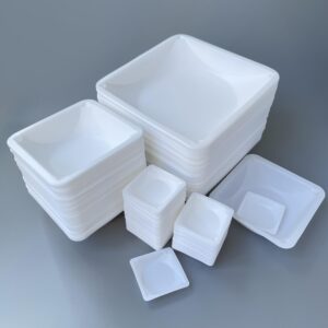 Nilef Weigh Boats Medium 125 Pack | 100 mL, 3 oz | Square Disposable Trays | Anti-Static Polystyrene Weighing Dishes for Scale, Liquids, Powders | Easy-Pour Lab Containers (Y102)