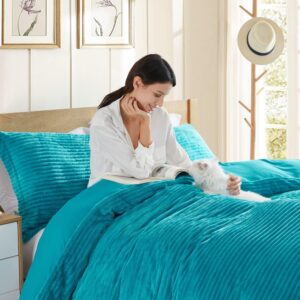 Hearth & Harbor Premium Flannel Duvet Cover Set - 3 PC Reversible King Comforter Cover Set with Microfiber Back - 1 Velvet Duvet Cover King & 2 Pillow Shams 104 x 90 inches - Teal