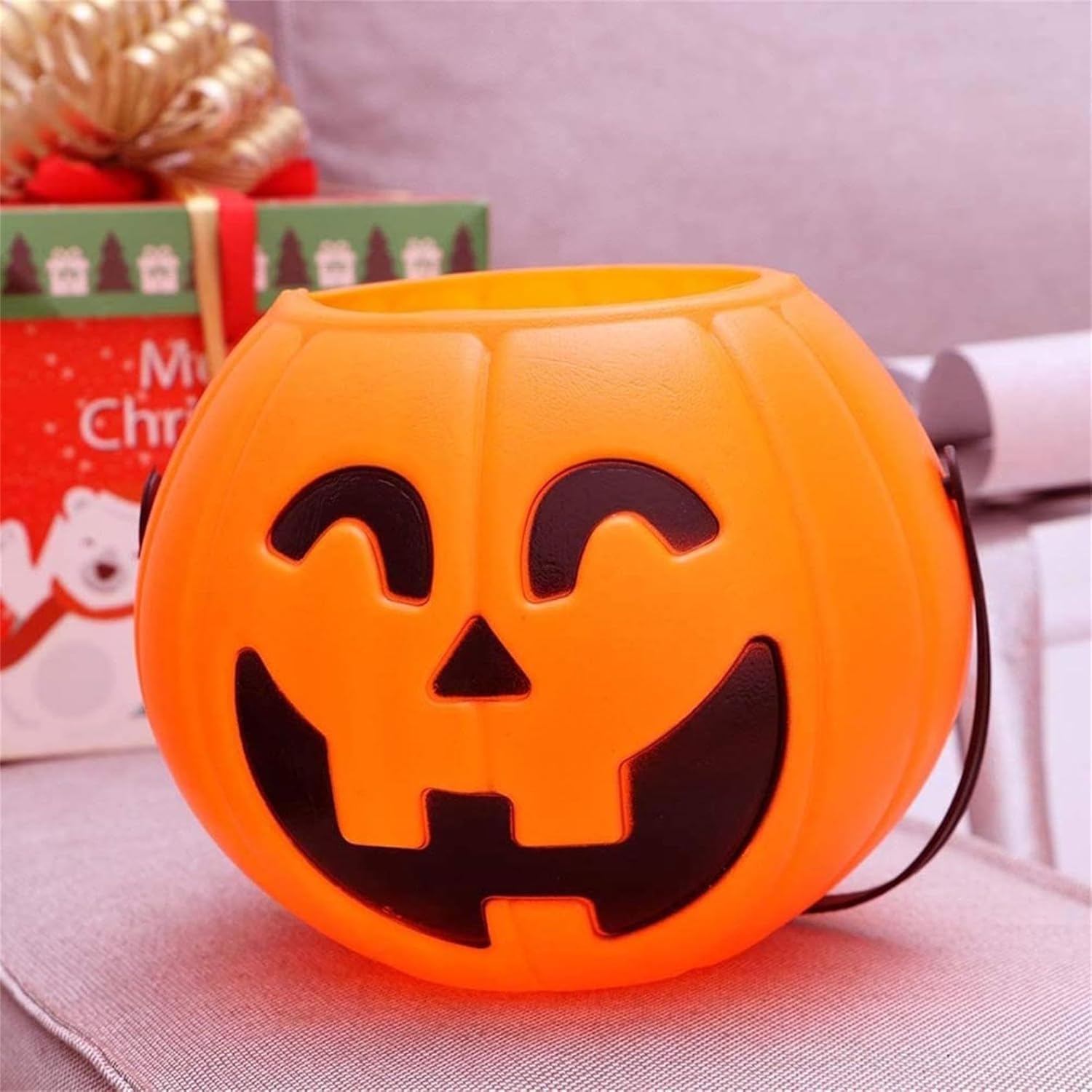 GSHLGAO Plastic Pumpkin Bucket, Pumpkin Candy Bucket Large 6.7x5.3in Portable Pumpkin Pail with Handle Reusable Cute Halloween Candy Bucket for Trick or Treat Party, Halloween Pumpkin Bucket (Large)