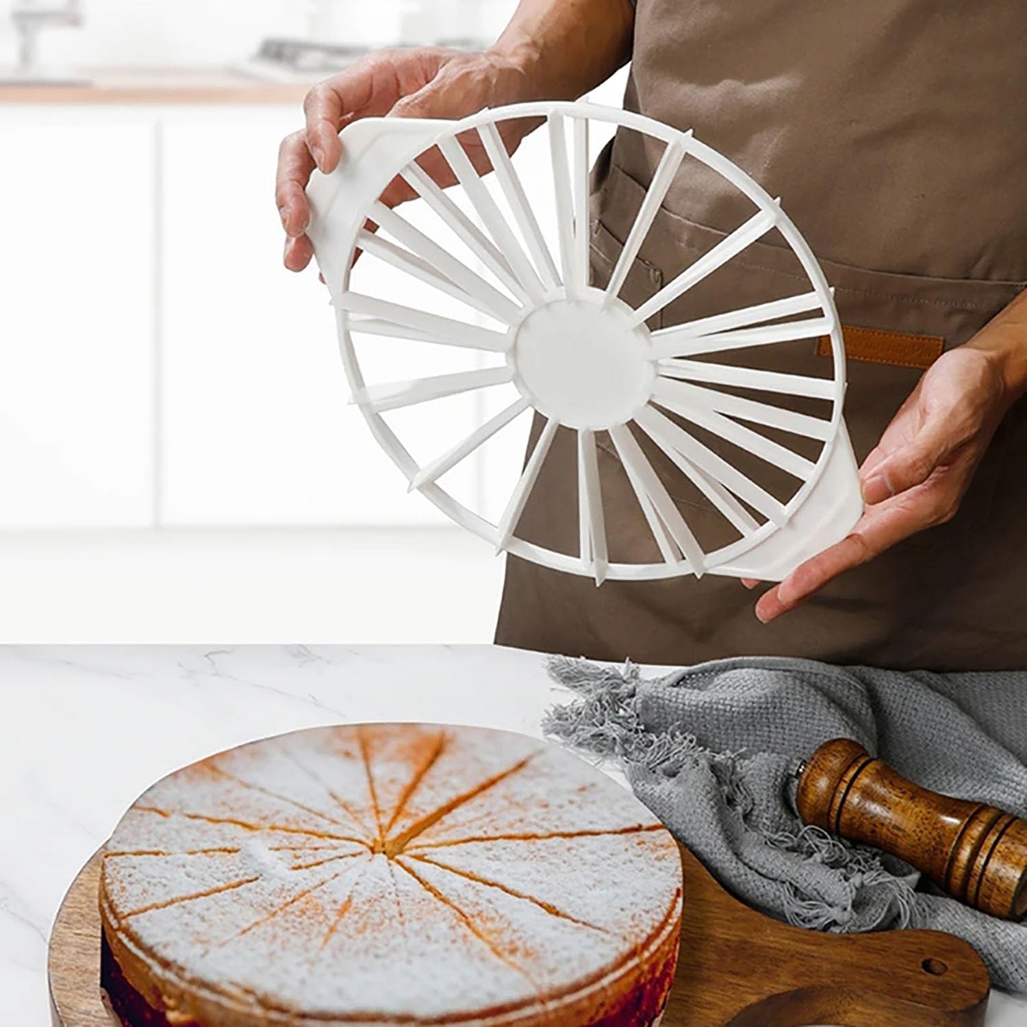 Xhziy Cake cutter 10/12 copies with handle Double sided cake part marks The cake slicer slices evenly Suitable for cakes up to 16 inches in diameter -1pcs