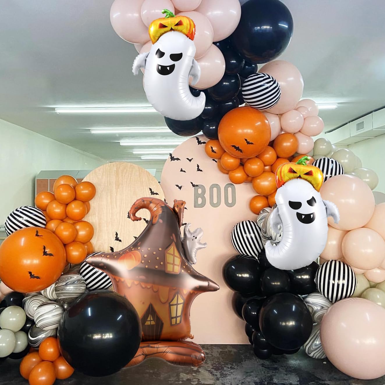 Halloween Balloon Garland Arch Kit, 147pcs Orange Black Sand White Balloons with Large Szie Ghost Foil Balloons Self-Standing Haunted House Mylar Balloons for Halloween Party Little Boo Party Decor