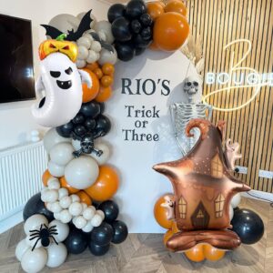 Halloween Balloon Garland Arch Kit, 147pcs Orange Black Sand White Balloons with Large Szie Ghost Foil Balloons Self-Standing Haunted House Mylar Balloons for Halloween Party Little Boo Party Decor