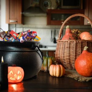 GIFTEXPRESS 12" Black Halloween Cauldron - Large Plastic Witch Kettle For Candy, Treats & Punch Bowl - St. Patrick's Day Pot of Gold Party Bucket Decor