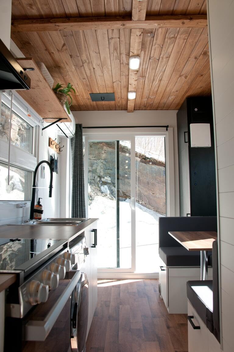 Nomadnest Modern Mobile Tiny Home - Luxurious and Compact Living Solution for Adventurers