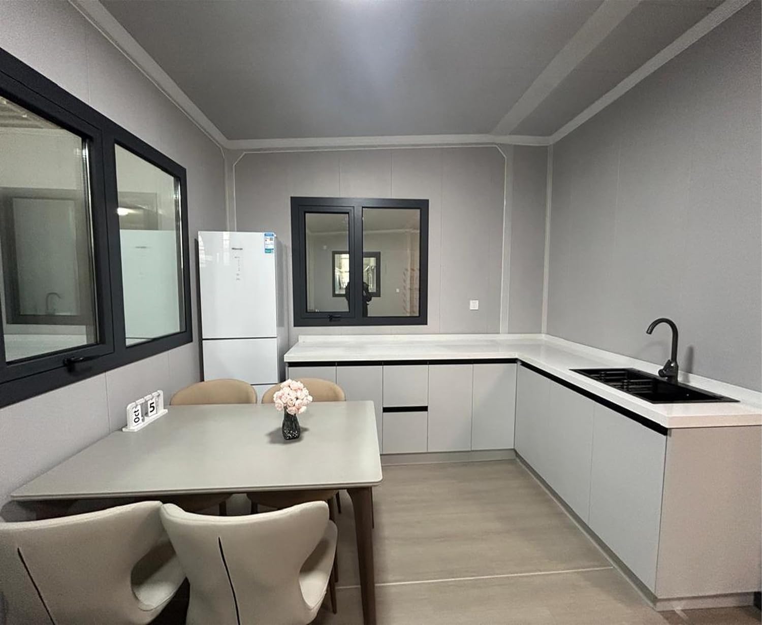 Double Story Fully Equipped Bathroom 20ft 2 bedrooms prefab Expandable Container House 20ft Luxury Home Stairs with Toilet, Kitchen, Bathroom, Living Room