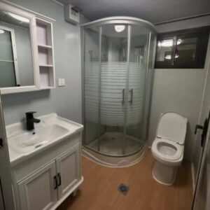 40FT Expandable Mobile House, 3 Bedrooms, Fully Equipped Kitchen with Cabinets, Bathroom with Toilet and Shower. Customizable Prefabricated Portable Home for Adults.