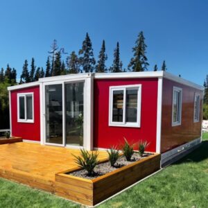 40FT Expandable Mobile House, 3 Bedrooms, Fully Equipped Kitchen with Cabinets, Bathroom with Toilet and Shower. Customizable Prefabricated Portable Home for Adults.