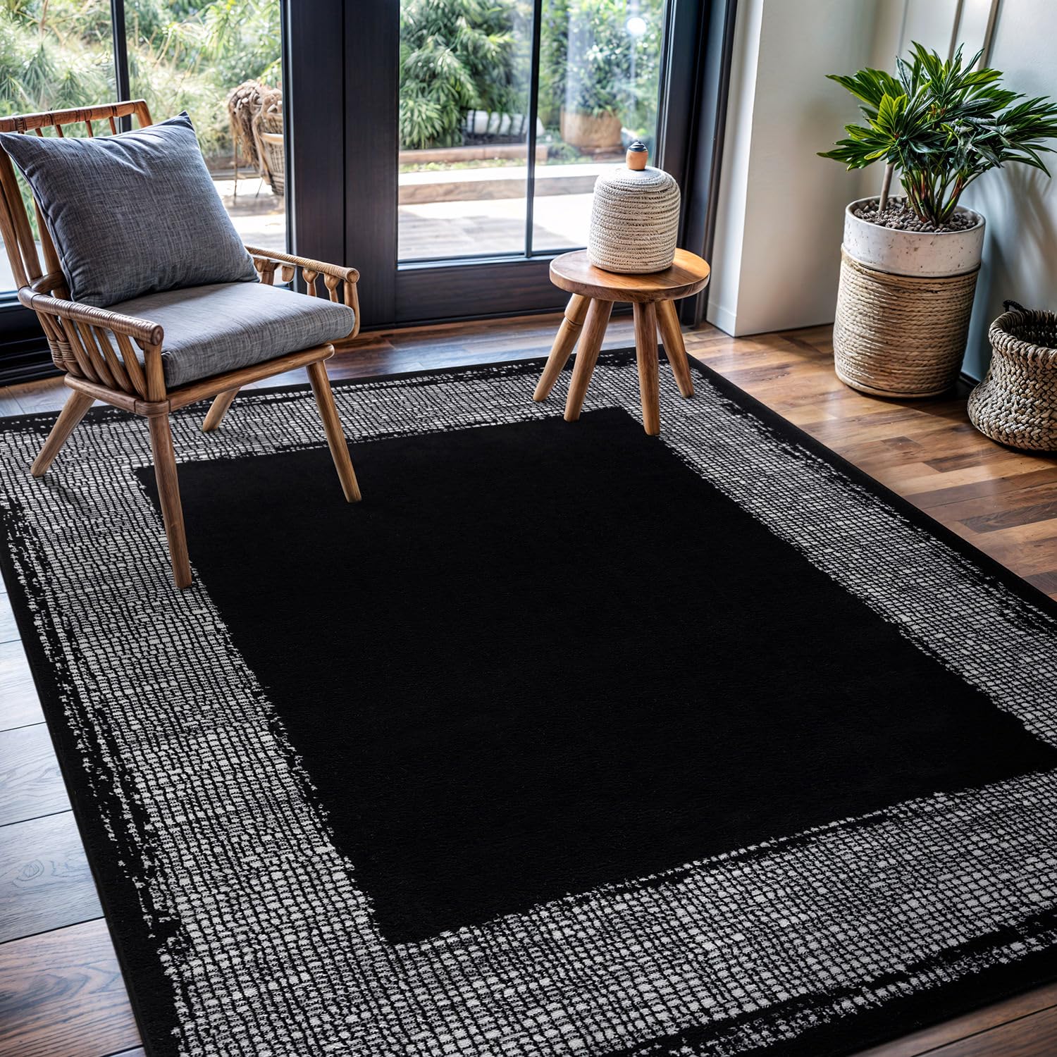 CAMILSON Modern Area Rug 5x7 Black Rugs Solid Color Bordered Design for Living Room Bedroom Easy-Cleaning Non-Shedding Indoor Carpet Alfombras para Salas Modernas (5 x 7 Black and Cream)