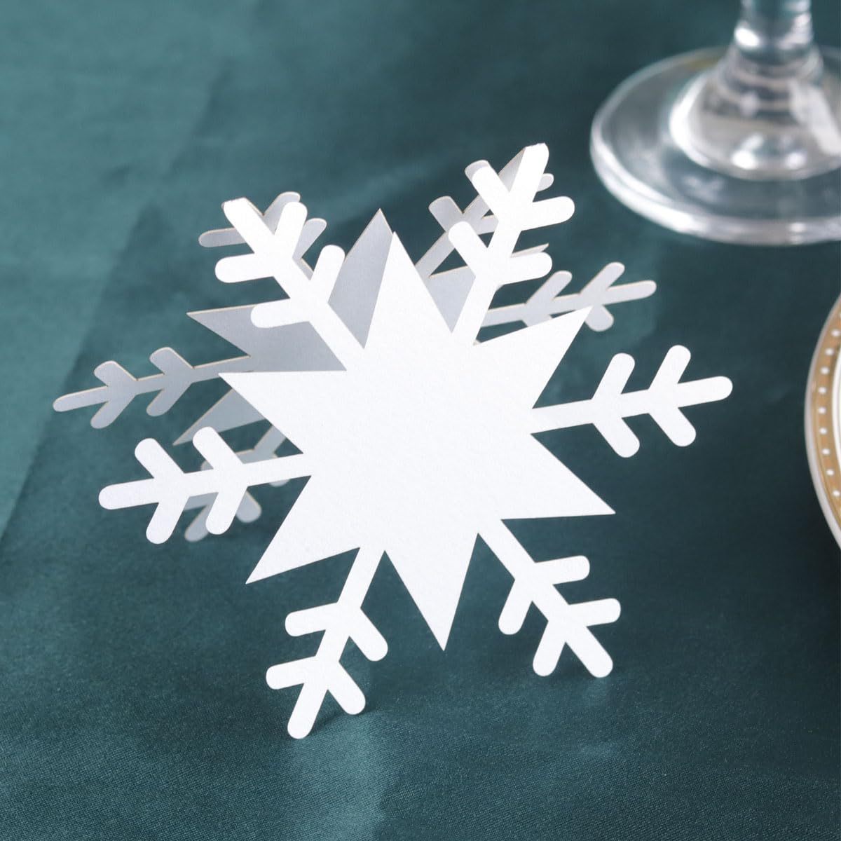 Snowflakes Place Cards,Christmas Place Cards Holiday Snowflake Blank Table Setting Folded Paper Name Tent Cards for Winter Wonderland Dinner Wedding Tables Party Decorations (25Pcs)