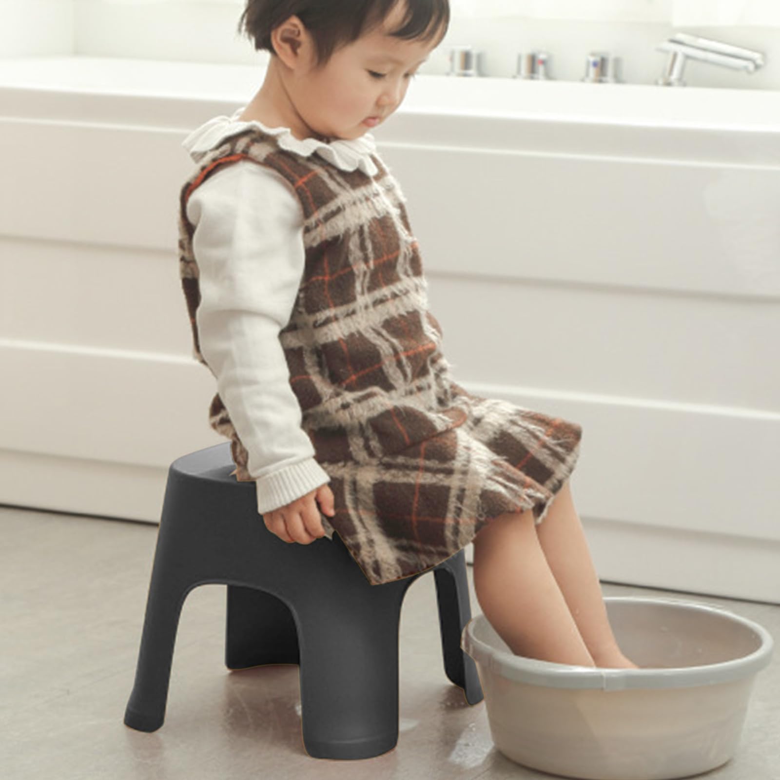 Plastic Mini Stool for Home Portable Sitting Stool Thickened Small Stool Short Stool for Living Room Bathroom Shoe Changing Sturdy and Party Chairs Camping Stool Camp Stool Fishing Foot Stool (Black)