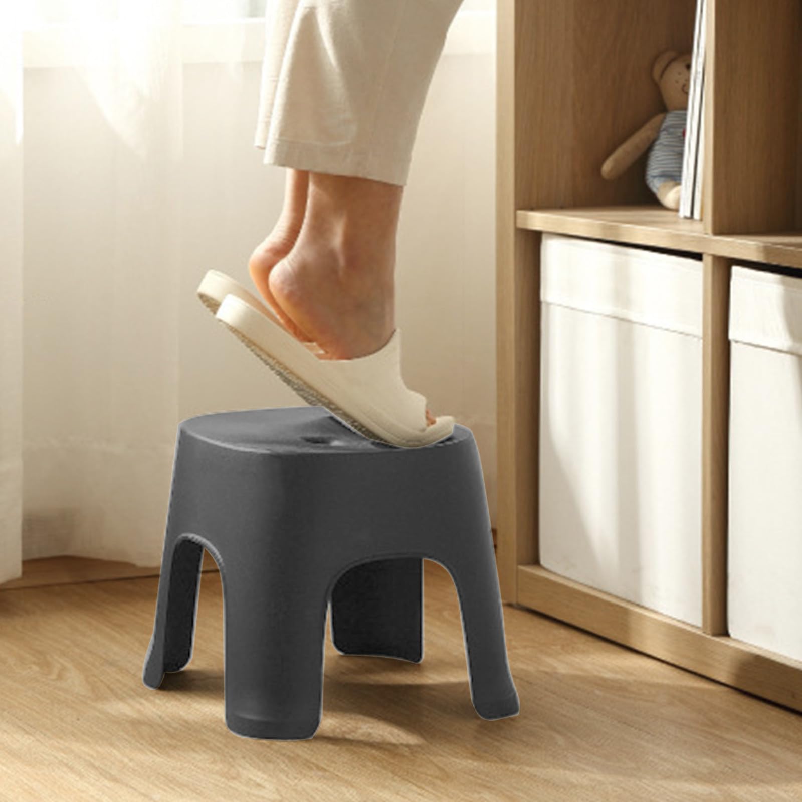 Plastic Mini Stool for Home Portable Sitting Stool Thickened Small Stool Short Stool for Living Room Bathroom Shoe Changing Sturdy and Party Chairs Camping Stool Camp Stool Fishing Foot Stool (Black)