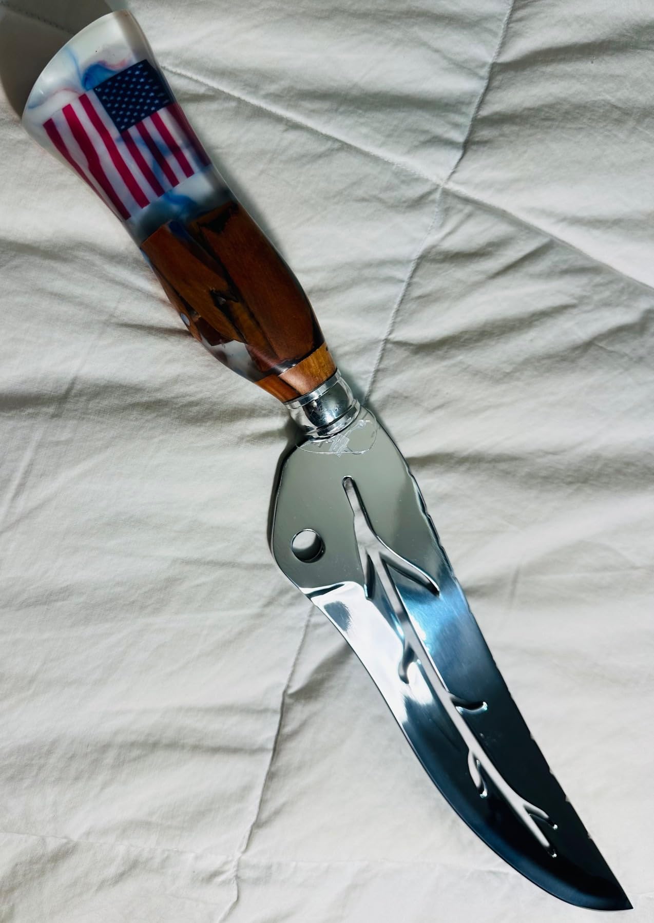 Silver Knife - Blade work of art - Made in Brazil - American Style Handle