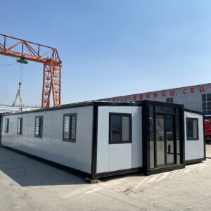 Expandable Container House–40ft Luxury Home with 3 Bedrooms, Kitchen, and Living Room, Ideal for Temporary Housing and Recreational Use