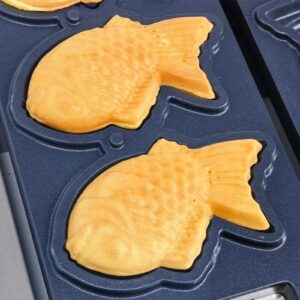 LHTSNA Taiyaki Fish Waffle Maker 3PCS Electric Taiyaki Machine, Non-Stick Teflon Coating Fish Shaped Waffles Iron,110V 50-300℃/122-572℉ Adjustable