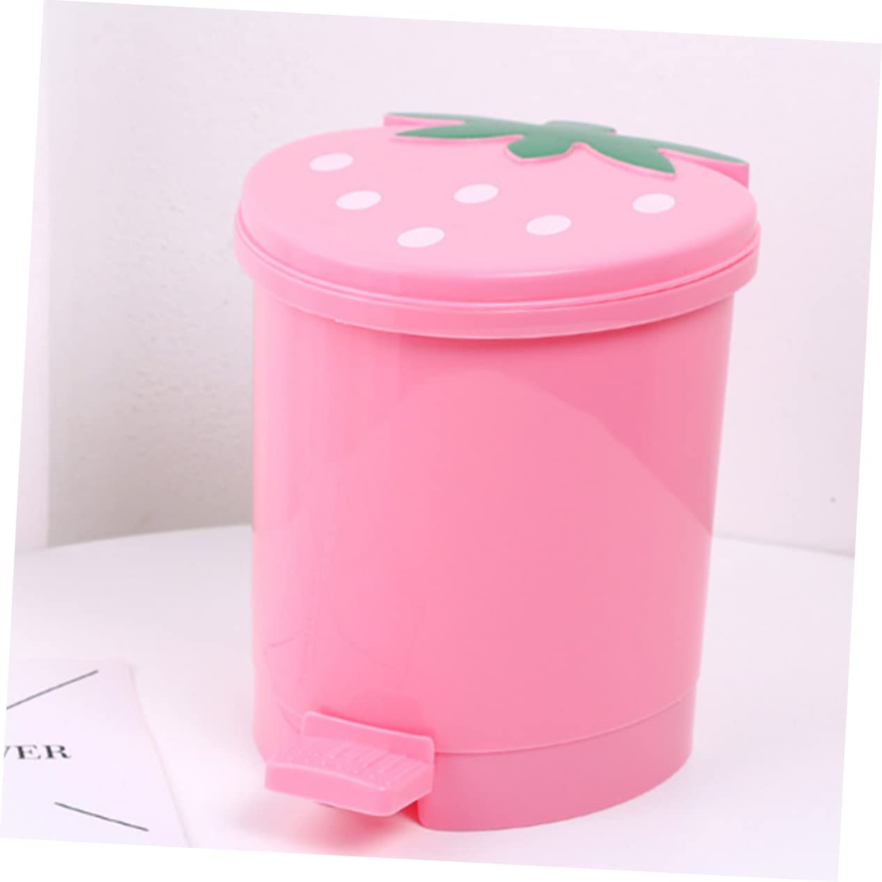 BUGUUYO Desktop Trash Can, Pink Plastic Container with Lid, Mini Size for Home Office, Creative Decor