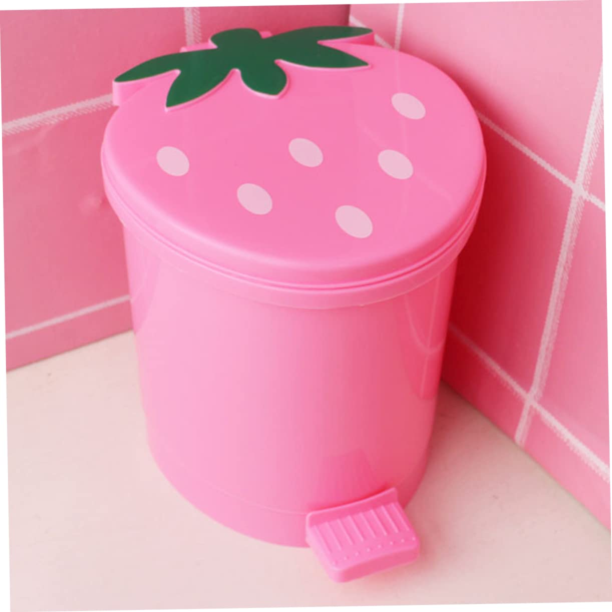 BUGUUYO Desktop Trash Can, Pink Plastic Container with Lid, Mini Size for Home Office, Creative Decor