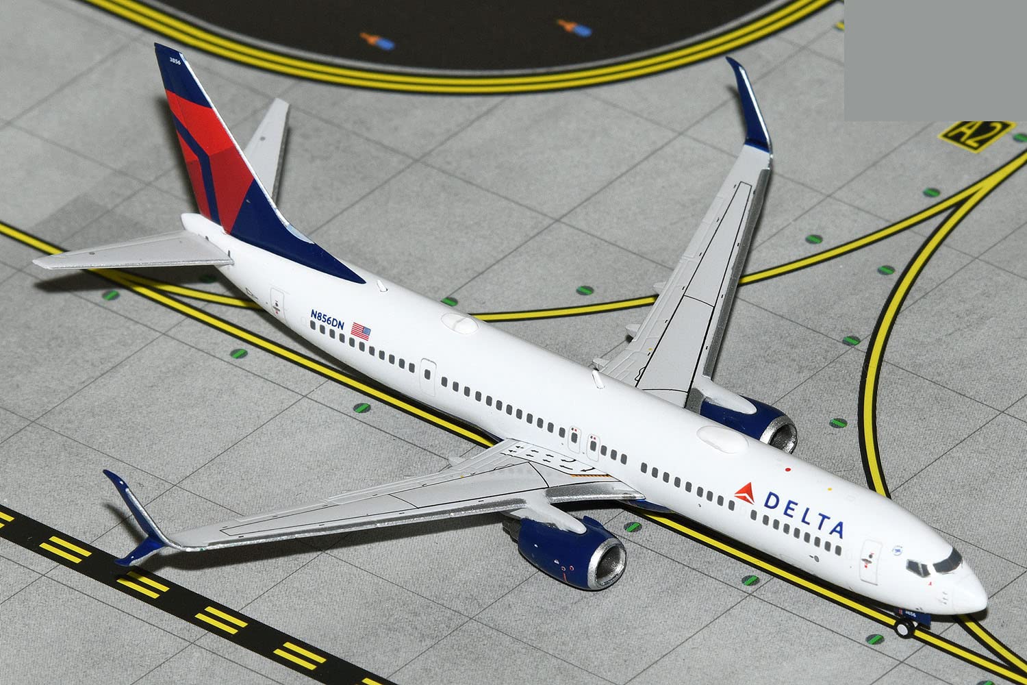 GeminiJets Boeing 737-900ER Commercial Aircraft Delta Airlines White with Blue and Red Tail 1/400 Diecast Model Airplane