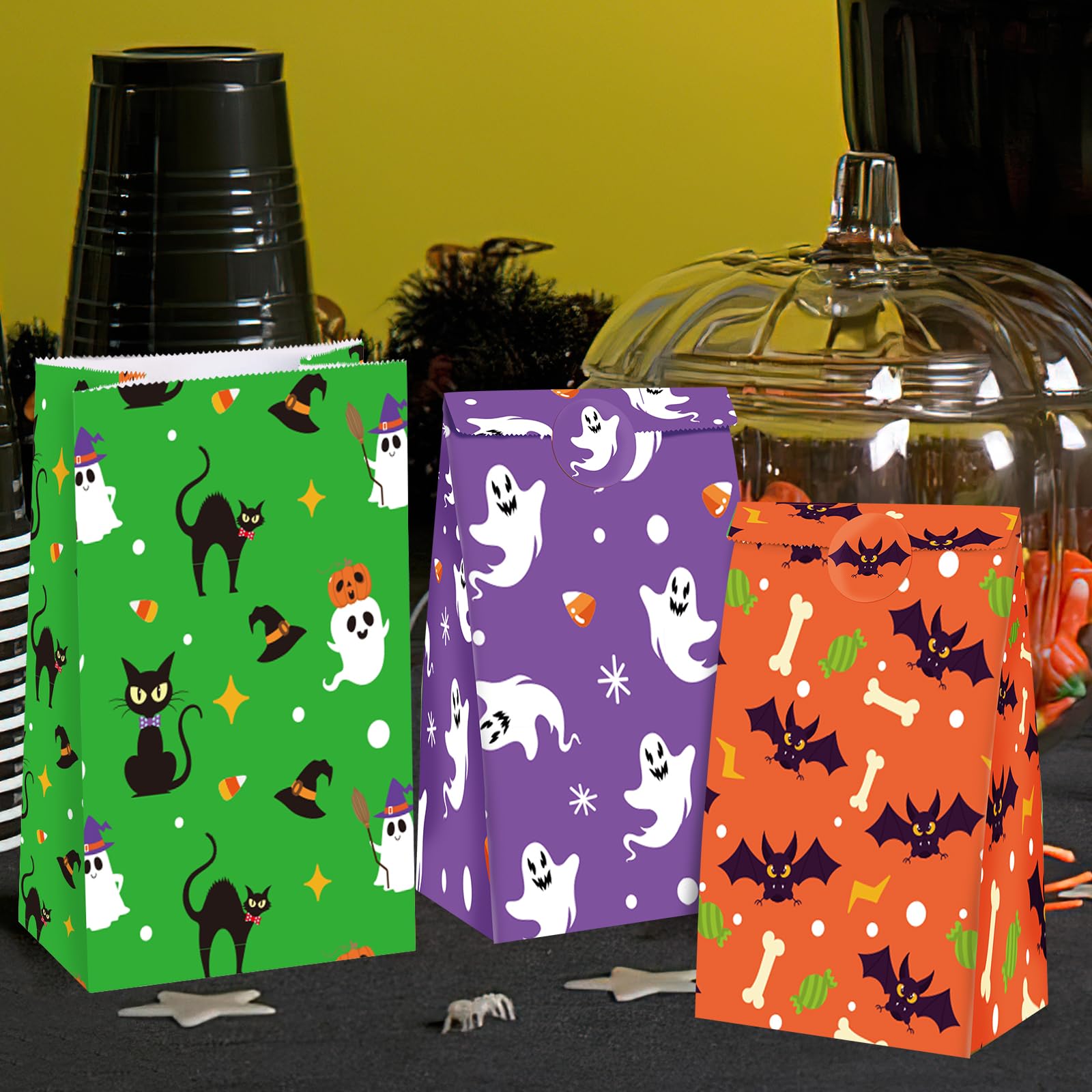 TOXOY 40PCS Halloween Candy Paper Bags, Halloween Treat Bags Goodie Bags Party Favor Bags with Sealing Stickers for Halloween Party Trick or Treat