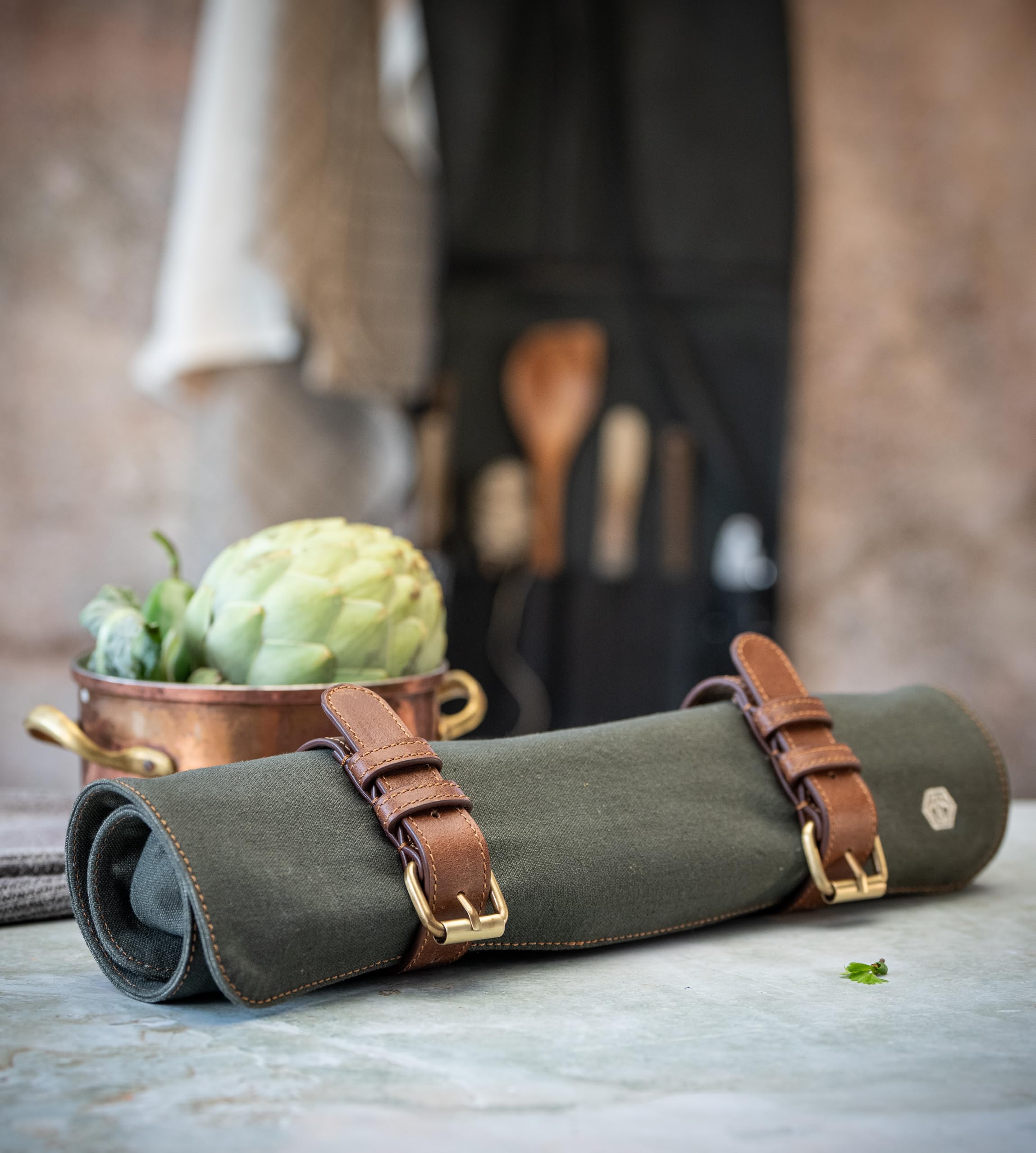 Knife Bag made of durable Canvas & genuine Leather - Chef's Knife Roll Case for Cooking & BBQ - Knives storage case Lars (Olive-Green)