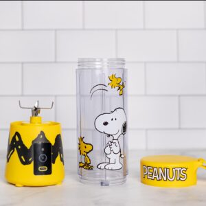 Uncanny Brands Peanuts Snoopy & Woodstock USB-Rechargeable Portable Blender