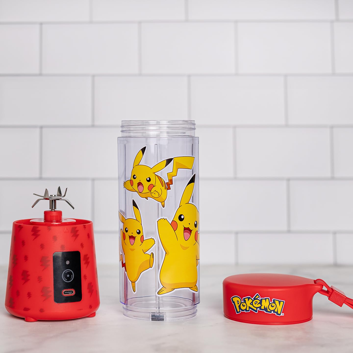 Uncanny Brands Pok mon Pokémon USB-Rechargeable Portable Blender