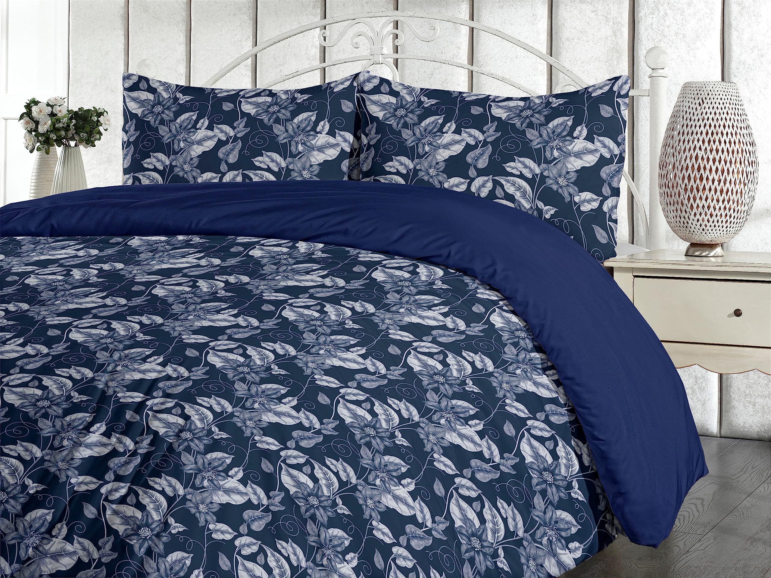 Ambesonne Floral Duvet Cover Set, Monochrome Vintage Art of Continuous Flowers and Leaves on Night Themed Back, Reversible 3 Piece Bedding Set with 2 Pillow Shams, California King, White Navy Blue