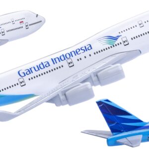 Bswath Model Plane 1:400 Scale Model Indonesian Airlines B747 Model Airplane Diecast Airplanes Metal Plane Model for Gift（Green