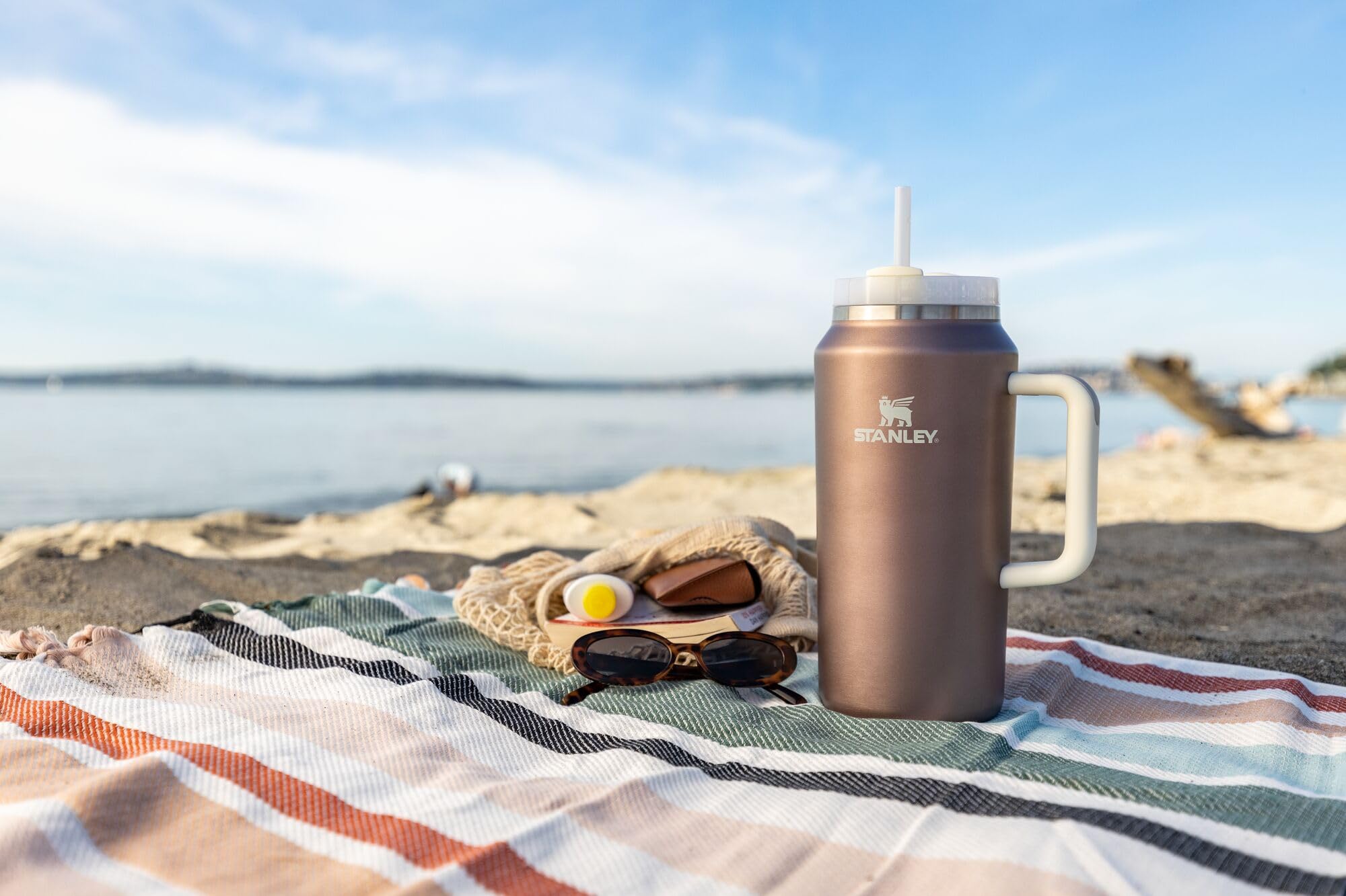 Stanley Quencher H2.0 FlowState Stainless Steel Vacuum Insulated Tumbler with Lid and Straw for Water, Iced Tea or Coffee, Smoothie and More, Rose Quartz Glow, 64 oz