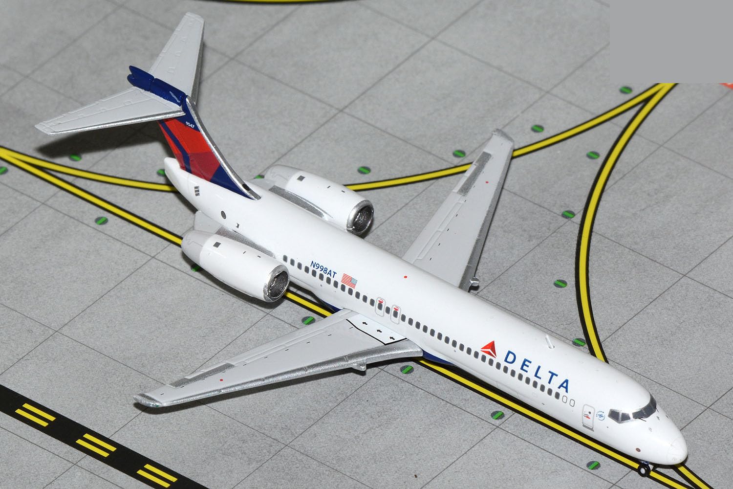 GeminiJets GJDAL2103 Delta Air Lines Boeing 717-200 N998AT; Scale 1:400