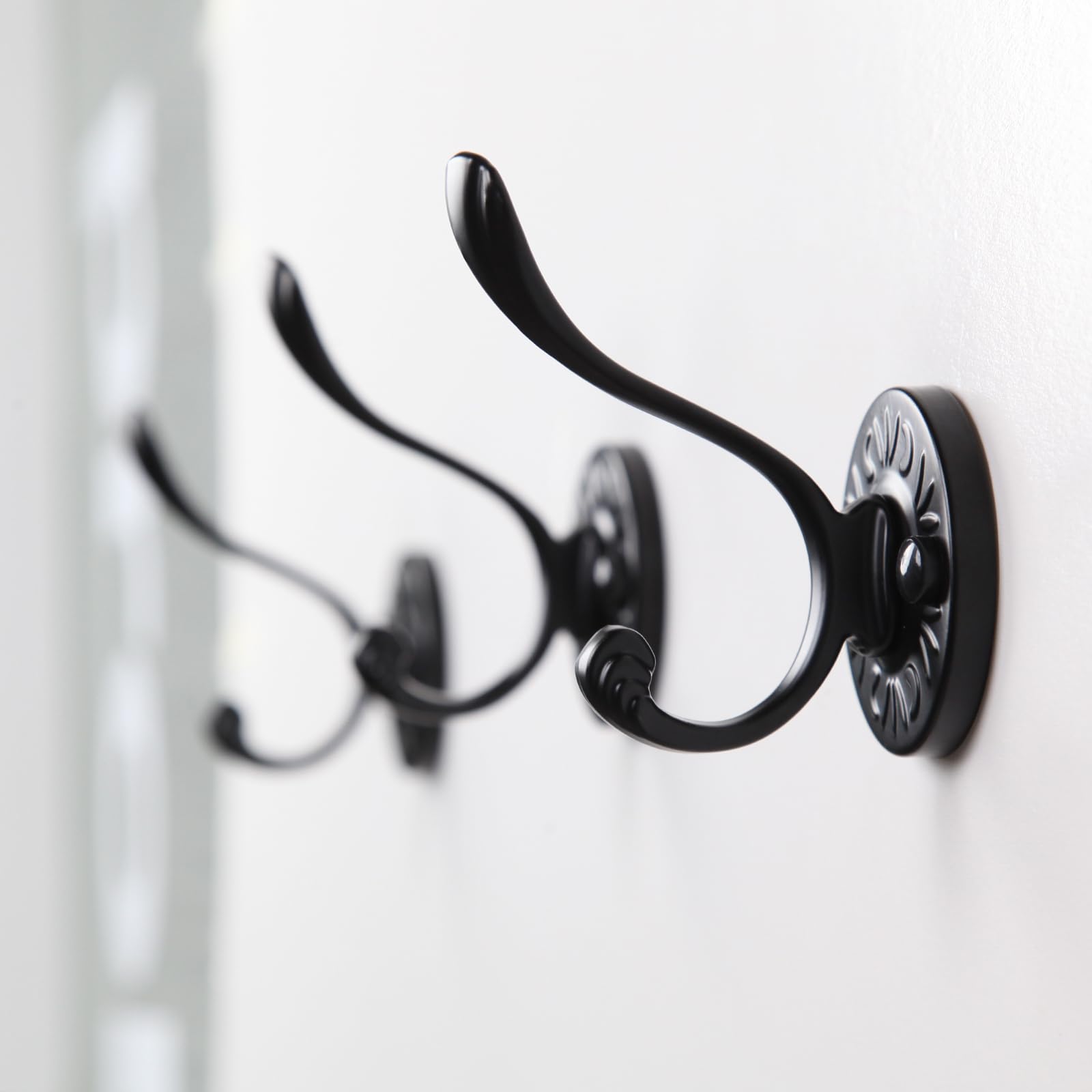 5pcs Black Coat Hooks Wall Mounted Coat Hooks Farmhouse Matte Black Wall Hooks with Screws Metal Matte Black Towel Hooks for Bathrooms Entryway Hooks for Hanging Coats, Keys, Hats, Scarves, Robe, Bags