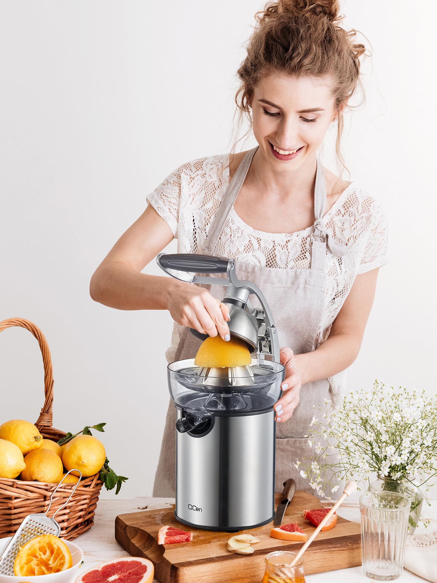 QCen Electric Citrus Juicer Squeezer, Electric Juicer for Orange, Lemon and Limes with Rubber Handle and Two Size Cones, Anti-Drip Spout, Easy to Clean and Use, BPA Free, Black/Stainless Steel