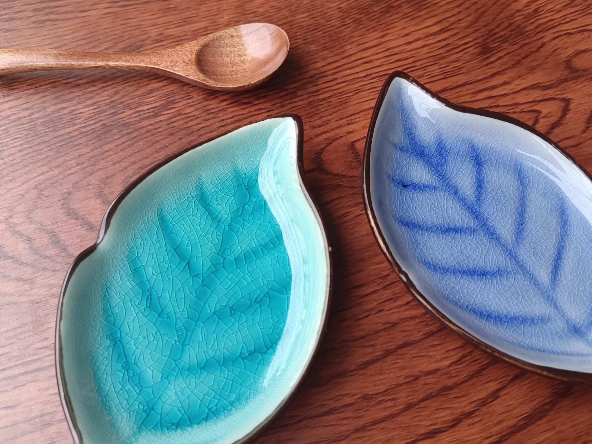 Ceramic Spoon Rest for Stove Top, Ice Cracks Leaf Cute Spoon Rest for Kitchen Counter, Cooking Spoon Holder for Kitchen Counter, Utensil Rest Spatula Rest Ladle Holder Tong Rest, 1 PC (A, Lake Blue)