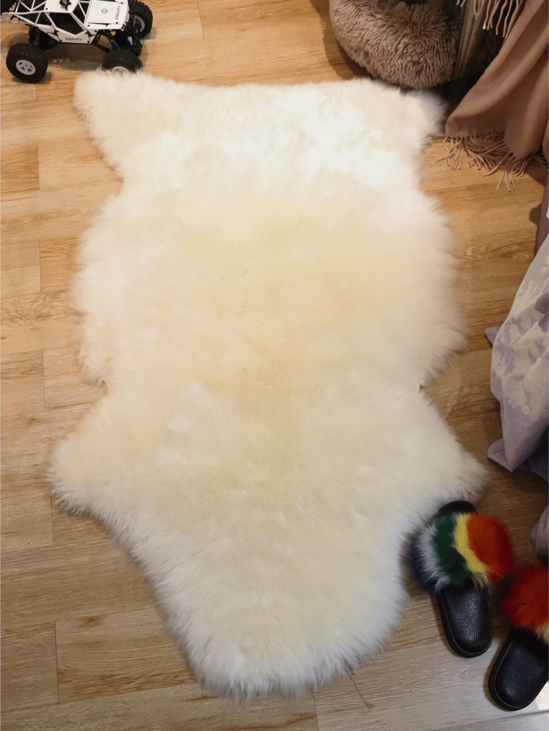 Woolous Genuine Sheepskin Rug, Large New Zealand Sheep Skin Rug Extra Thick Fluffy Ivory Rug for Living Room, Bedroom, Sofa or Chair (3.5x2.3 ft)