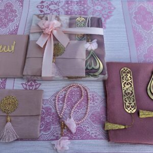 Muslim Prayer Rug, 7 in One Gift Set, Prayer Mat Surah Book, Tasbeeh, Scarf, Surah Case, Bookmark, Car Mirror Hanger, Prayer Beads,Islamic Gift for Umrah, Hajj, Wedding, Janamaz (Rose)