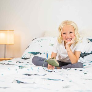 Where The Polka Dots Roam Nautical Ocean Full Bedding Set - 4 Piece Super Soft Kids Bed Set with Fitted Sheet, Flat Sheet, and Pillowcases - Underwater Sea Creatures Design for Boys Girls Room Décor