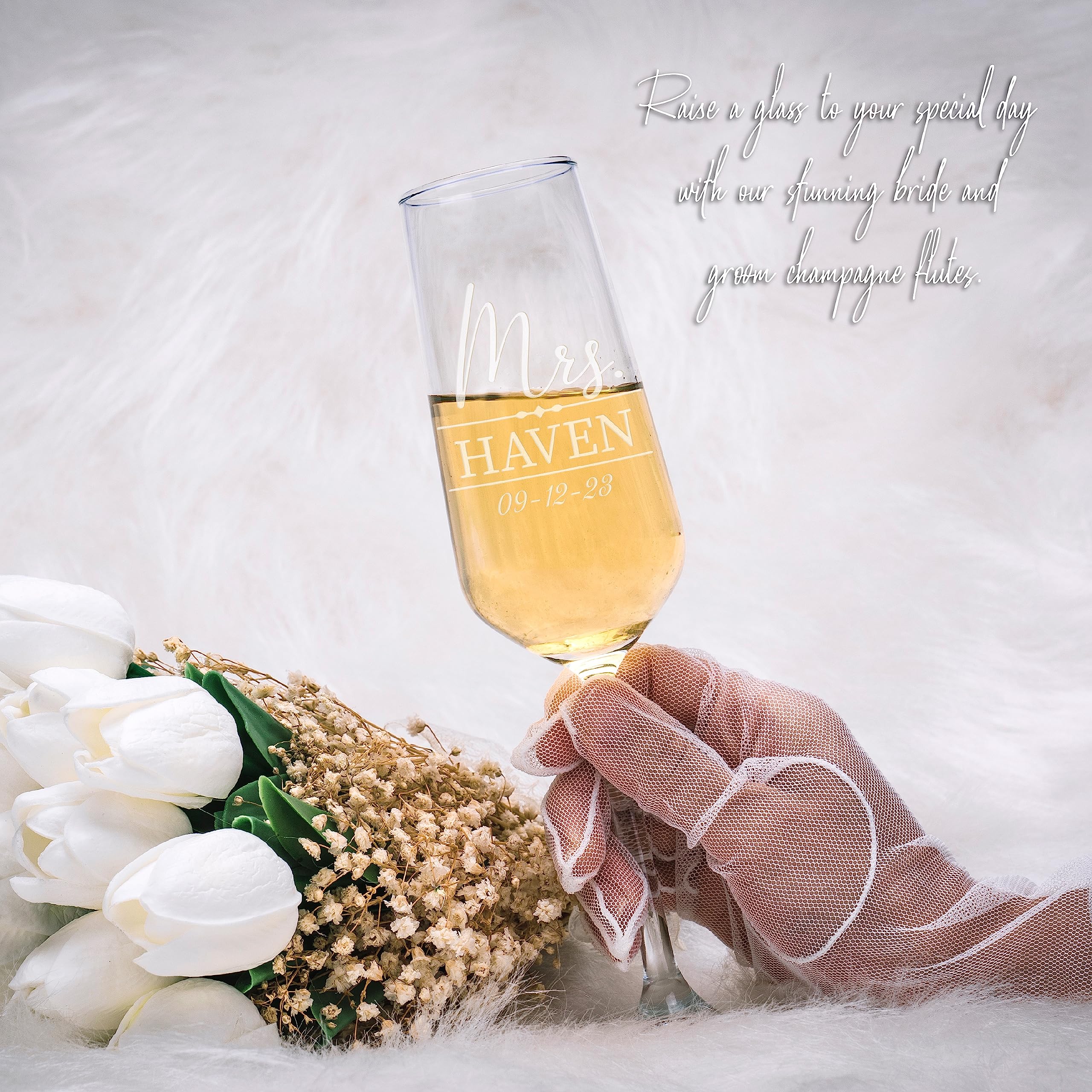 Personalized Wedding Champagne Flutes for Bride and Groom - Set of 2, 9 Designs - Champagne Glasses for Engagement with Names and Date, Interlaced Hearts, Couple's Names Champagne Flutes - D3