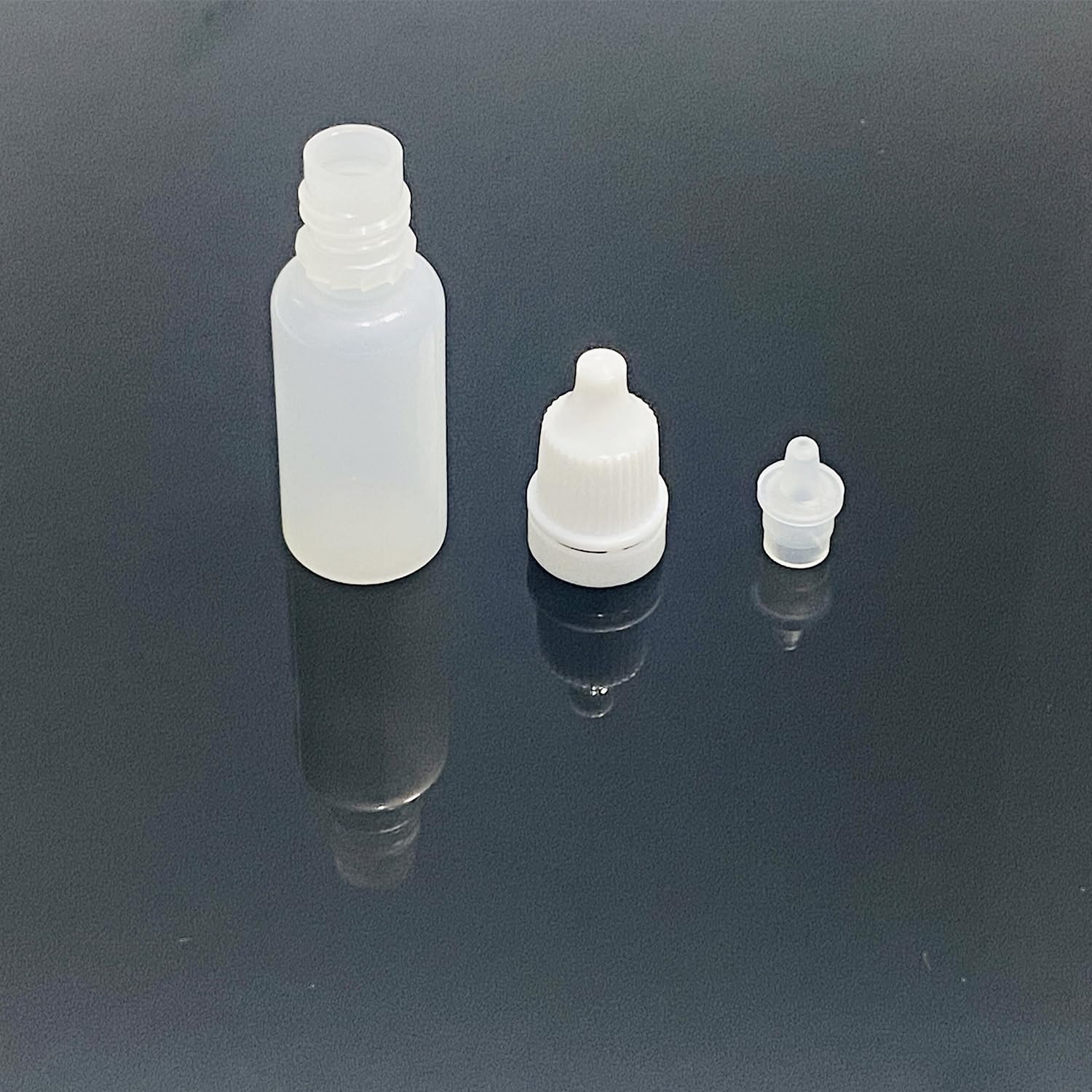 Muluo 30 Pcs 10 ml Empty Plastic Squeezable Eye Dropper bottle Plastic dropper bottle Portable Eye Drop Container with Screw Cap and Plug