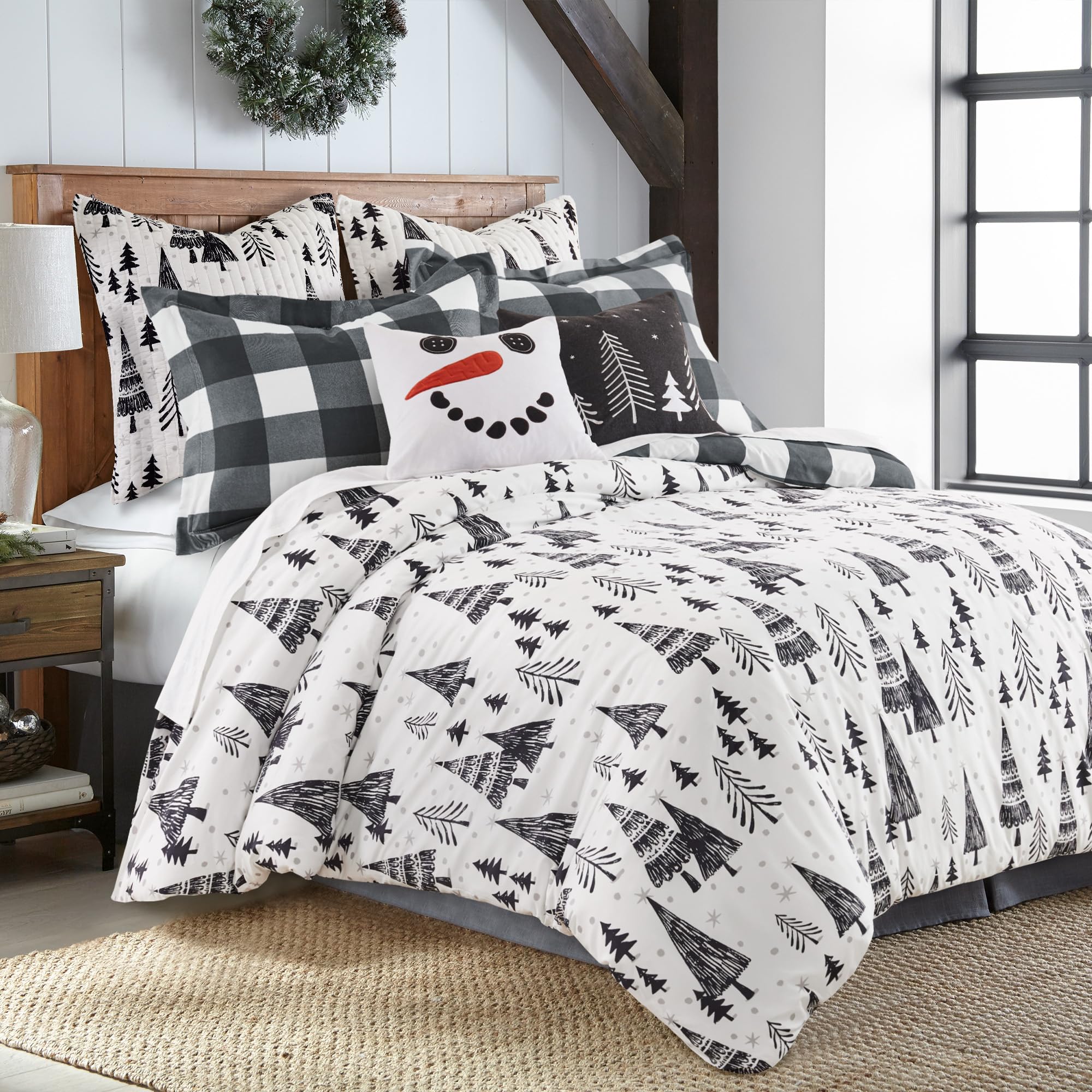 Levtex Home Merry & Bright Collection - Northern Star Duvet Cover Set - King Duvet Cover (106 x 94in.) + Two King Pillow Cases (36 x 20in.) - Holiday Pine Trees - Black and White - Microfiber