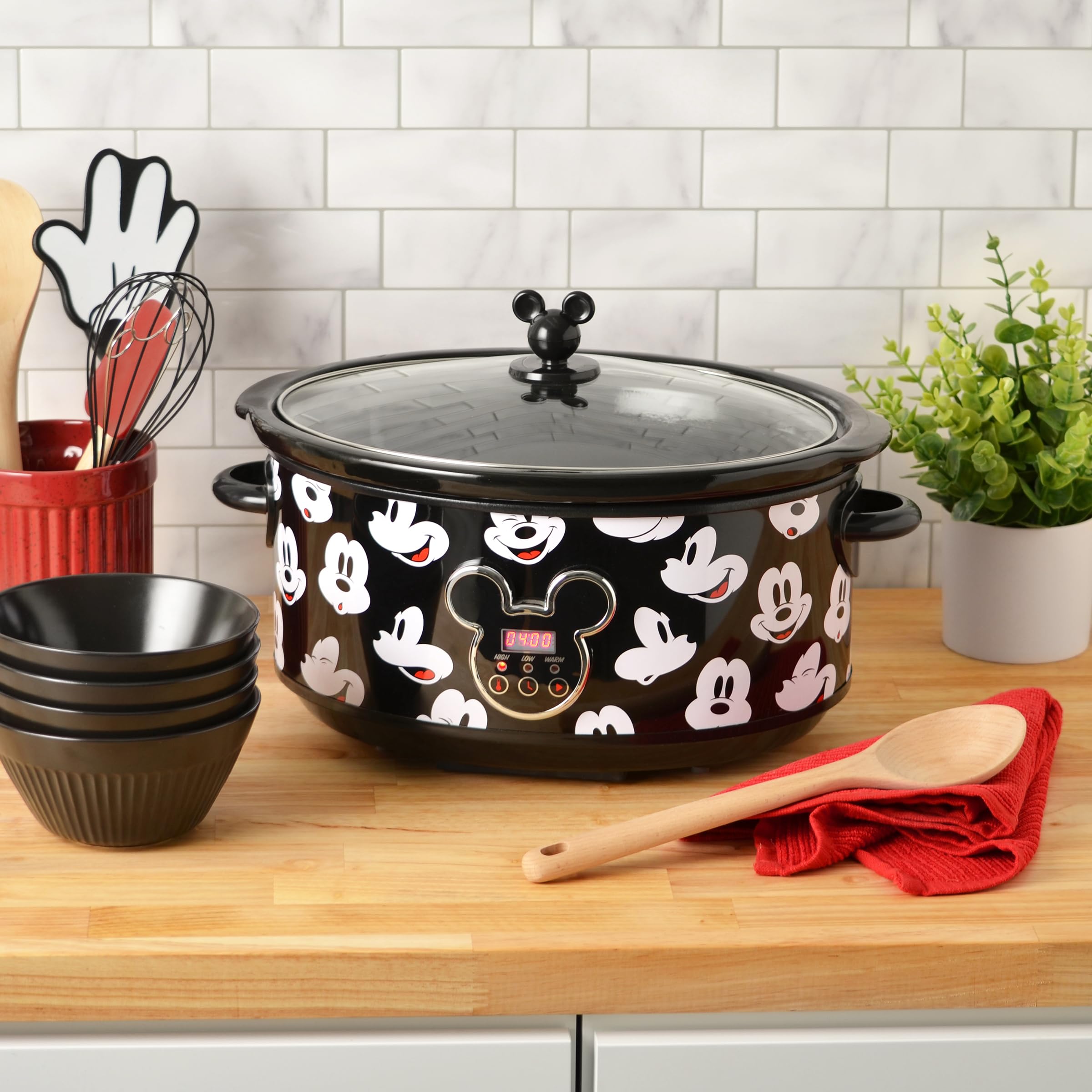 Disney Mickey Mouse 7-Quart Digital Slow Cooker with Sound - Food Warmer for Dips, Soup & More - Slow Cooker with Removable Stoneware - Kitchen Essential for Parties