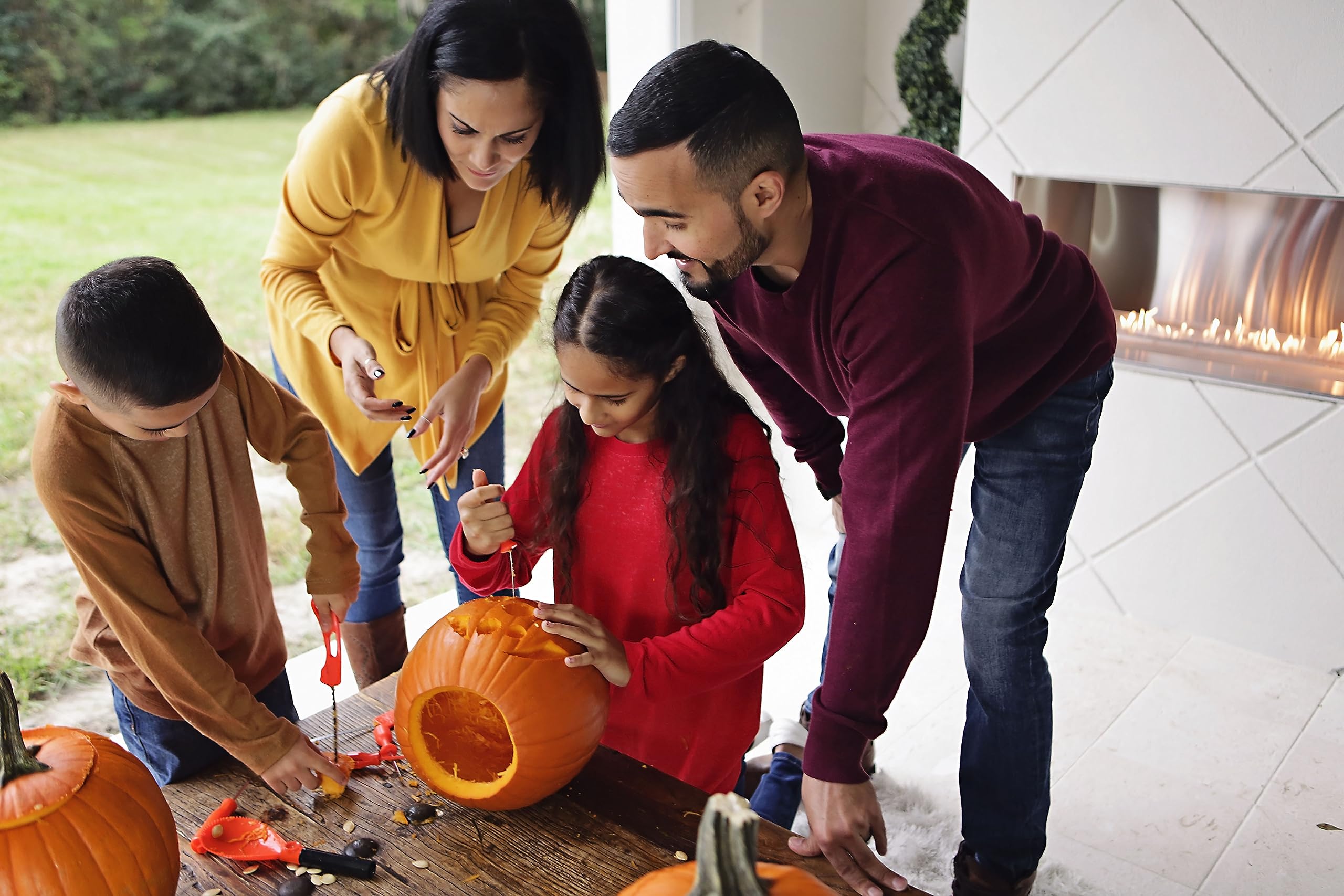 Peanuts - The Great Pumpkin Family Carving Kit by Pumpkin Masters: Includes 8 Carving Tools and 8 Carving Patterns