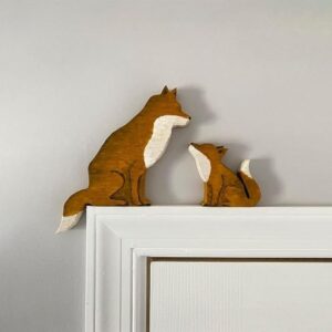 mama and baby fox door topper adorable fox shape statue door corner sculpture for handcrafted wood decor sign, creative wooden art figurine ornament for garden living room bedroom office (baby+mama)