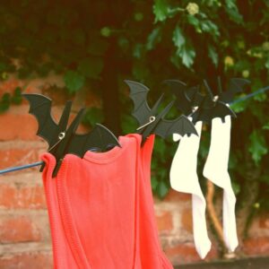 10pcs Halloween Bat Clothes Pins, Windproof Clothesline Clips, Black Plastic Clothespins,Cartoon Non-Slip Clip for Hanging Clothes Outdoor