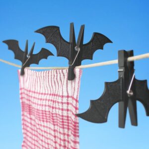 10pcs Halloween Bat Clothes Pins, Windproof Clothesline Clips, Black Plastic Clothespins,Cartoon Non-Slip Clip for Hanging Clothes Outdoor