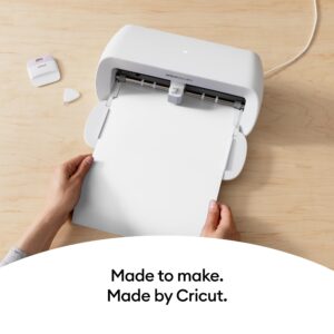 Cricut Joy Xtra Vinyl Iron On Smart Vinyl for Shirts, Apparel, Backpack & Décor, Quick Matless Cutting, Apply on All Surfaces, Outlast 50+ Washes, Measuring 9.5 in x 24 in, White