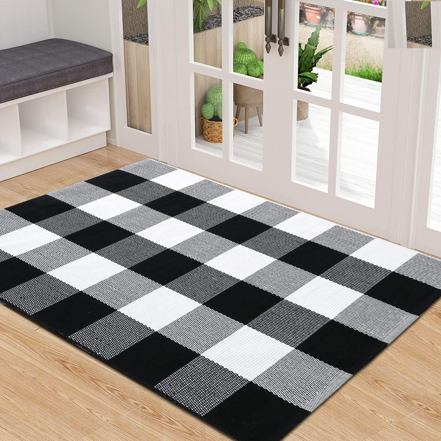 YINMEIJU Buffalo Plaid Outdoor Rug Black and White Checkered Rug Hand-Woven Front Doormat Outdoor Indoor Rugs for Front Porch, Farmhouse, Entrywa (2'x3', Black and White Plaid)