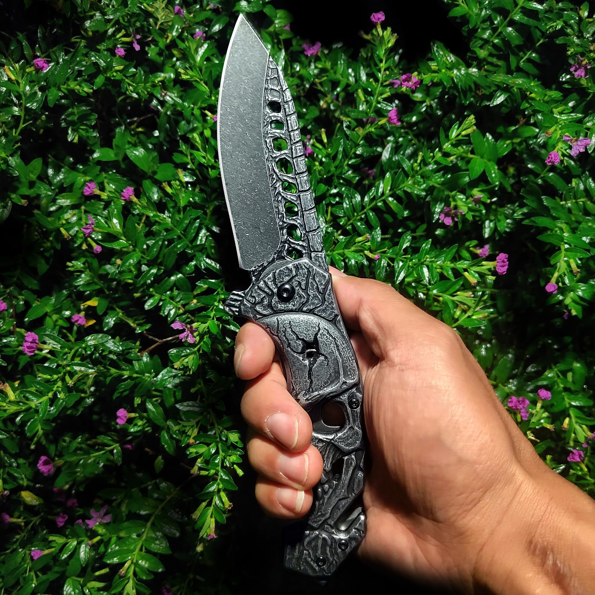 MADSMAUG Pocket Knife, Cool SKULL Pocket Folding Knife with Seatbelt cutter & Window Breaker, Great festival Christmas Gift EDC knife For Men Outdoor Survival Camping (Stone-wash)