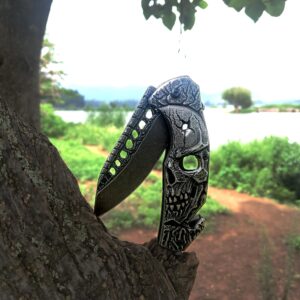 MADSMAUG Pocket Knife, Cool SKULL Pocket Folding Knife with Seatbelt cutter & Window Breaker, Great festival Christmas Gift EDC knife For Men Outdoor Survival Camping (Stone-wash)