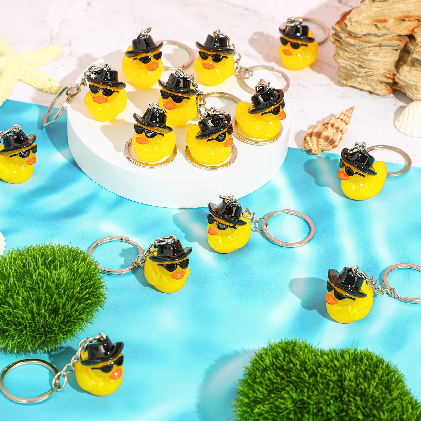 Siifert 36 Pcs Duck Keychain Bulk Cowboy Cowgirl Duck Party Favors Resin Tiny Duck Keychain with Cowboy Hat Sunglasses Charms Pendant for Kids Gift Halloween Birthday Baby Shower (Yellow,Black)